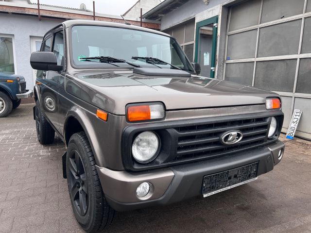 Lada Niva 4x4 LEGEND Luxus viele Extras