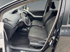 Fahrzeugabbildung Toyota Yaris Cool 1,3 Ltr. TÜV NEU Klima AHK
