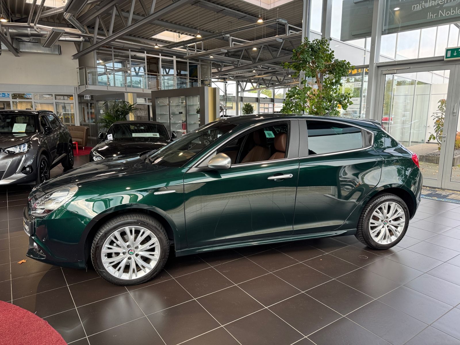 Fahrzeugabbildung Alfa Romeo Giulietta LUSSO Super XEN NAV SHZ PDC LEDER