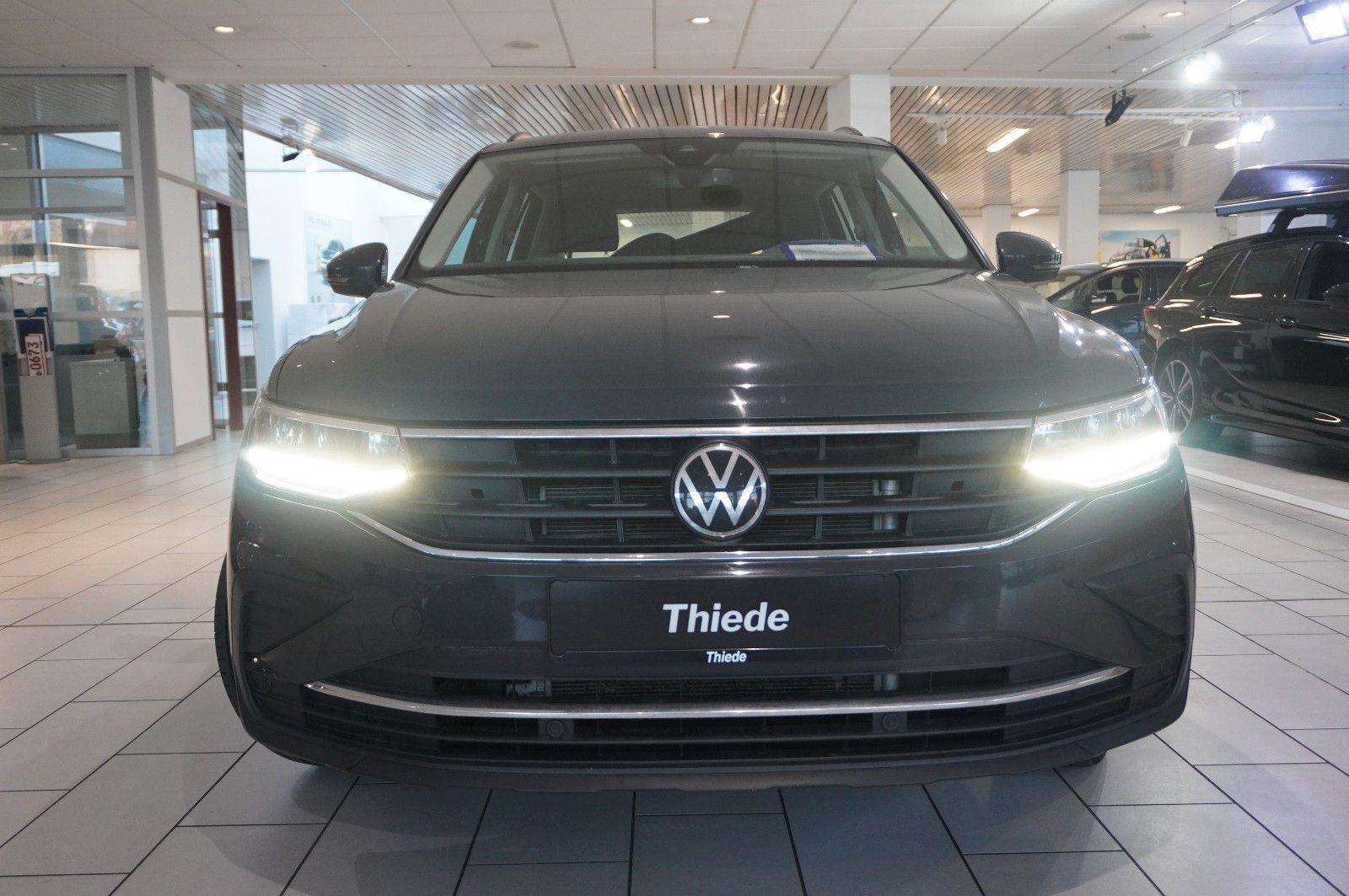 Fahrzeugabbildung Volkswagen Tiguan Life 1.4 e-HYBRID NAVI/LED/KAMERA/SH/VIRT