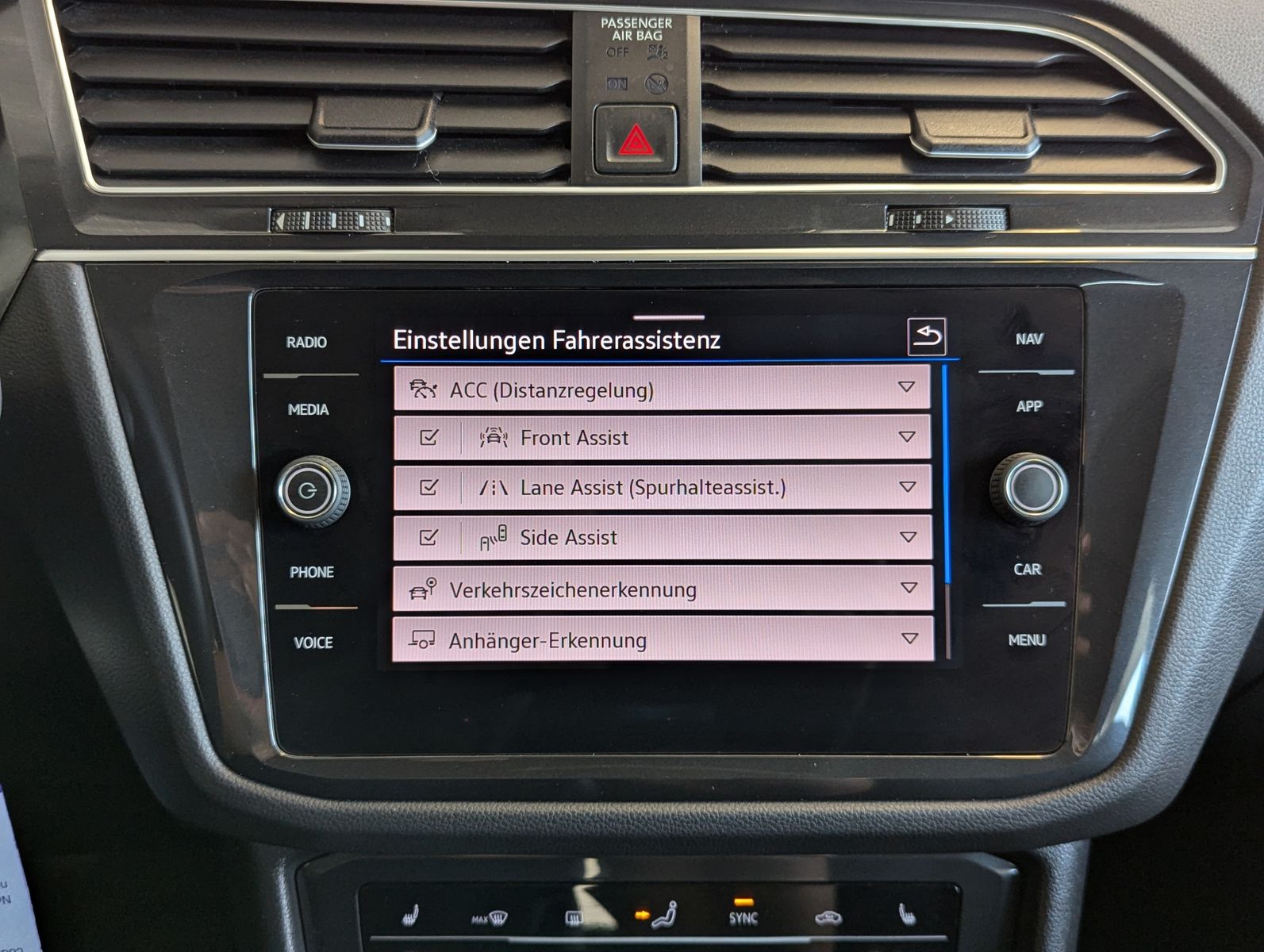 VW Tiguan 2.0 TDI DSG Elegance HUD Assist-Plus StHz - Image 29