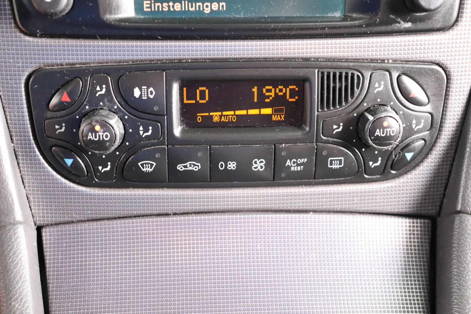 Fahrzeugabbildung Mercedes-Benz C 320 AVANTGARDE 1. Hand * Xenon * Leder * Navi
