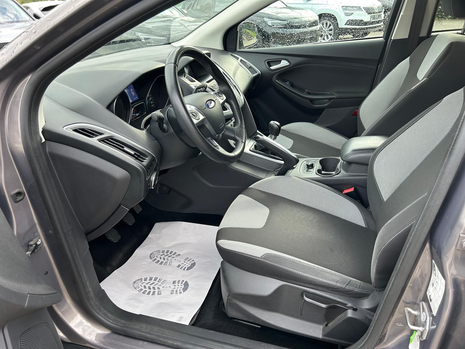 Fahrzeugabbildung Ford Focus Turnier°Champions Edition°Navi°Shz°