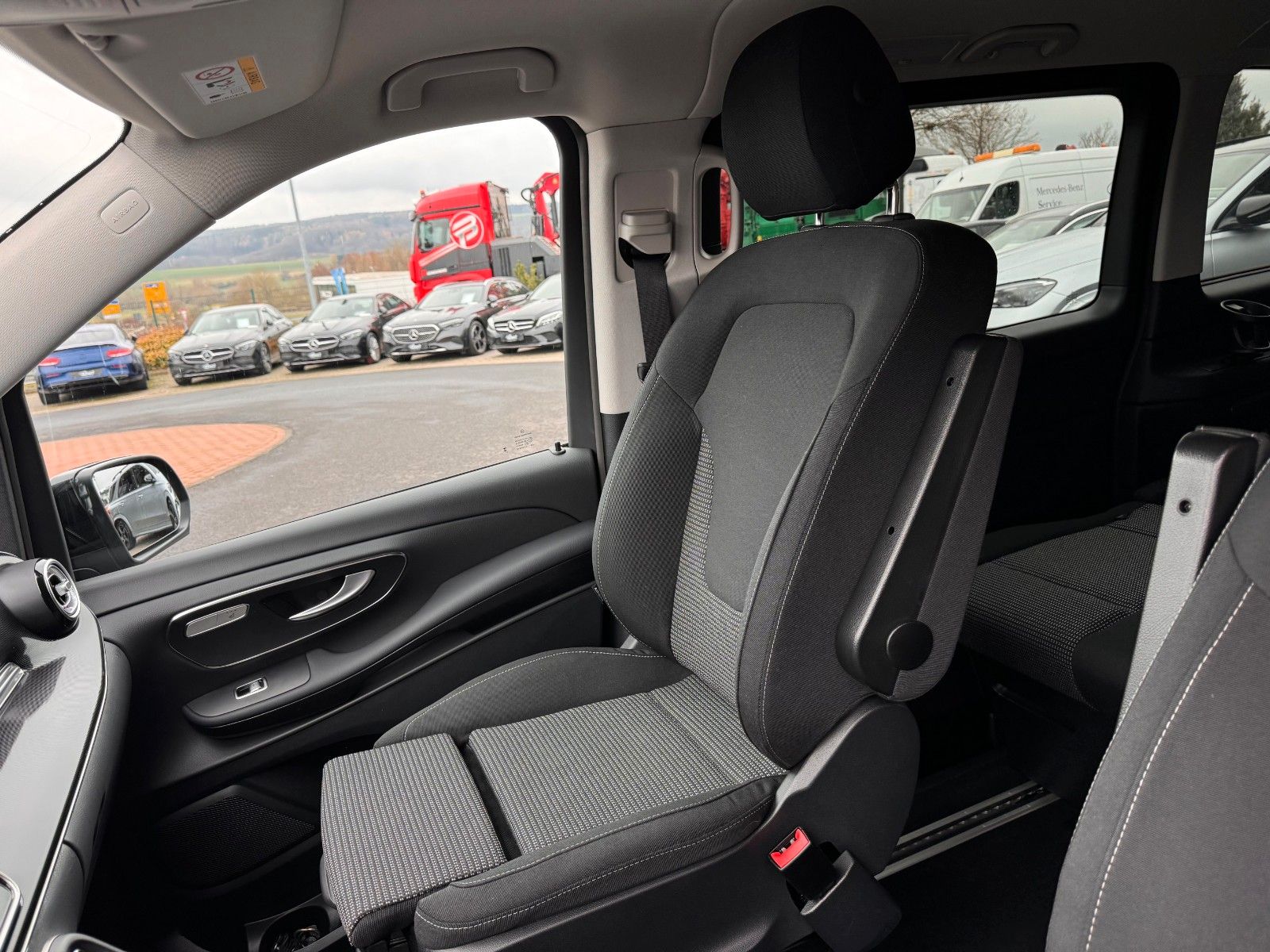 Fahrzeugabbildung Mercedes-Benz V 220 d STYLE K Liege-Paket AHK2,5 DISTRONIC