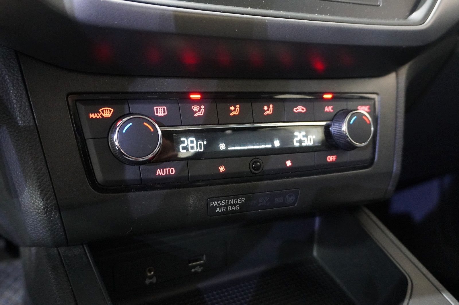 Fahrzeugabbildung SEAT Ibiza 1.0 MPI STYLE 5-TÜR NAVI/PDC/TEMP./NEBEL