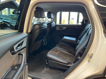 Audi Q7 3.0 TDI quattro *7SITZER*2.HAND*BI-XENON*AHK*