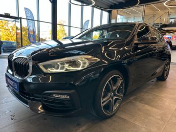 BMW 120 i *HEAD-UP*StandHZ*AHK*SPORT*2-ZONEN*CARPLAY