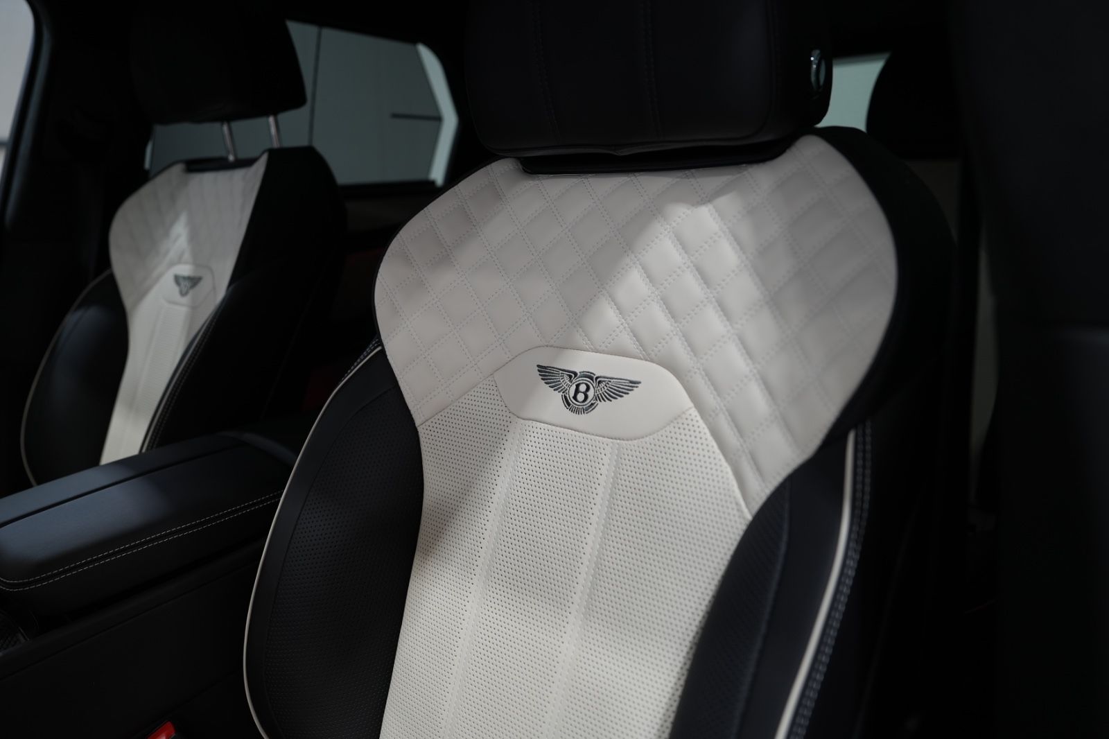 Fahrzeugabbildung Bentley Bentayga * Azure V8 * VOLL