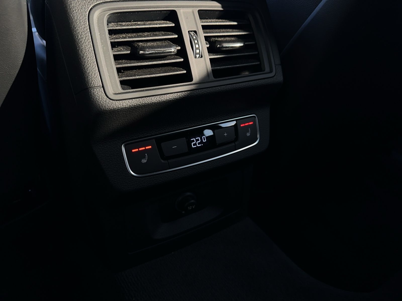Fahrzeugabbildung Audi Q5 50 TDI quattro S line, MATRIX  LUFT 21" AHK P