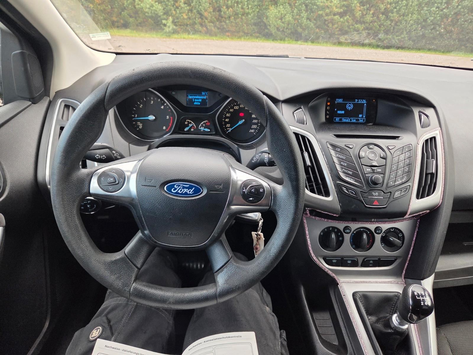 Ford Focus 2013 — rear view