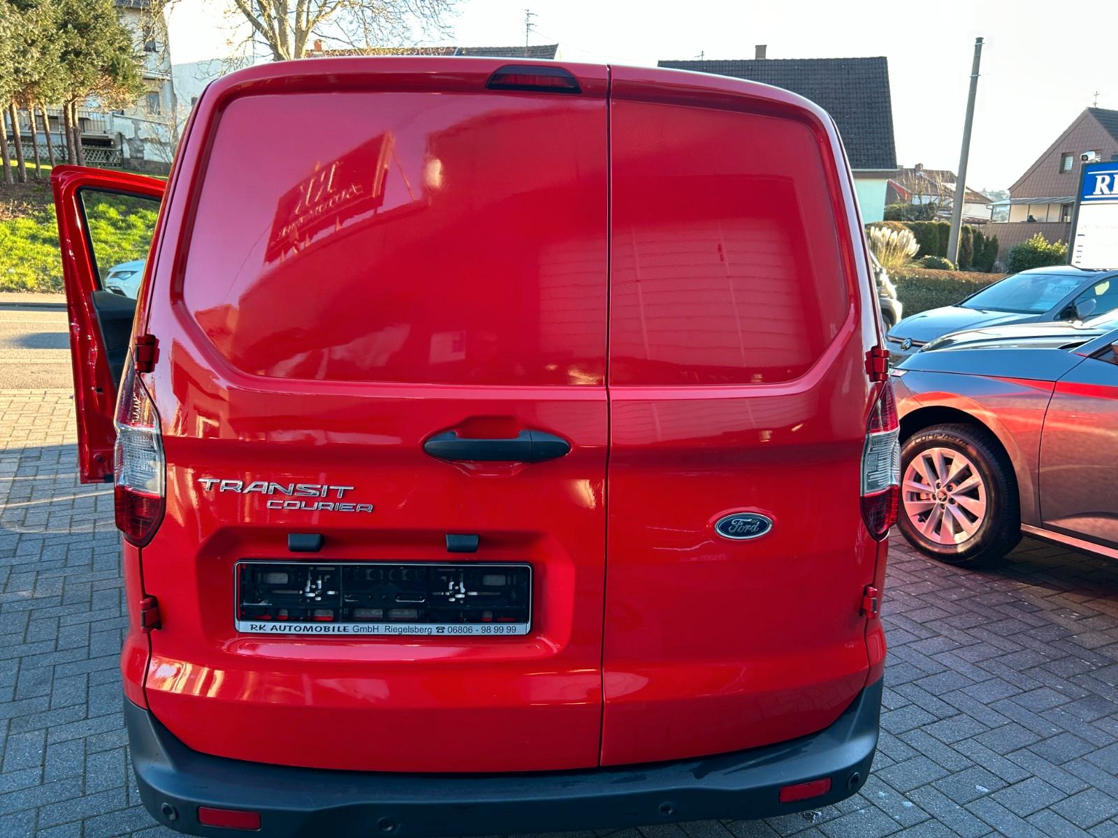 Ford Transit Courier Benziner