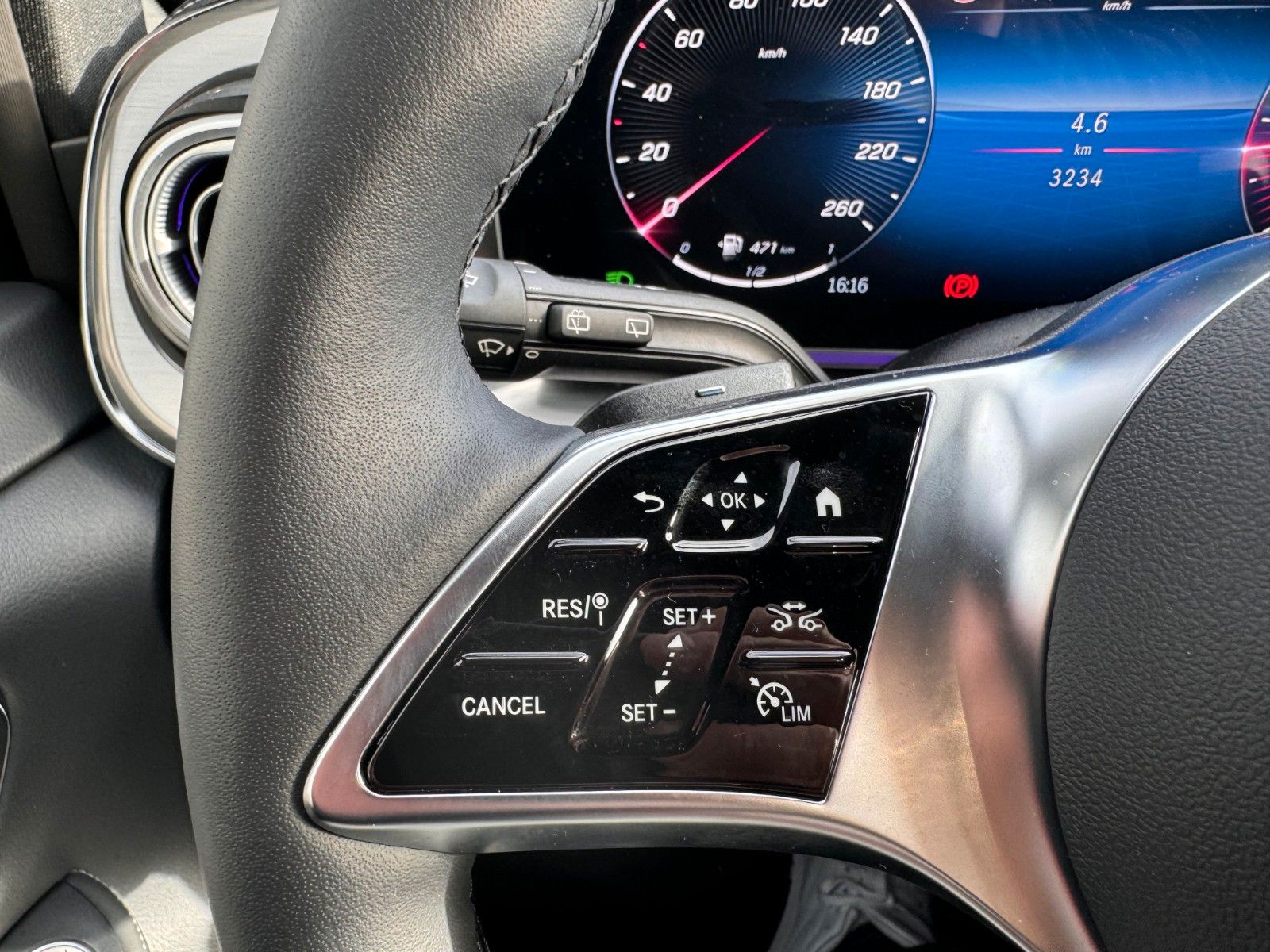 Fahrzeugabbildung Mercedes-Benz V 300 d EXCLUSIVE AIRMATIC AHK2,5 Standheiz