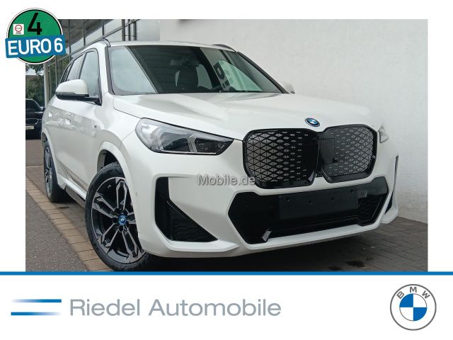 BMW iX1 xDrive30 M Sportpaket Panorama Head-Up AHK