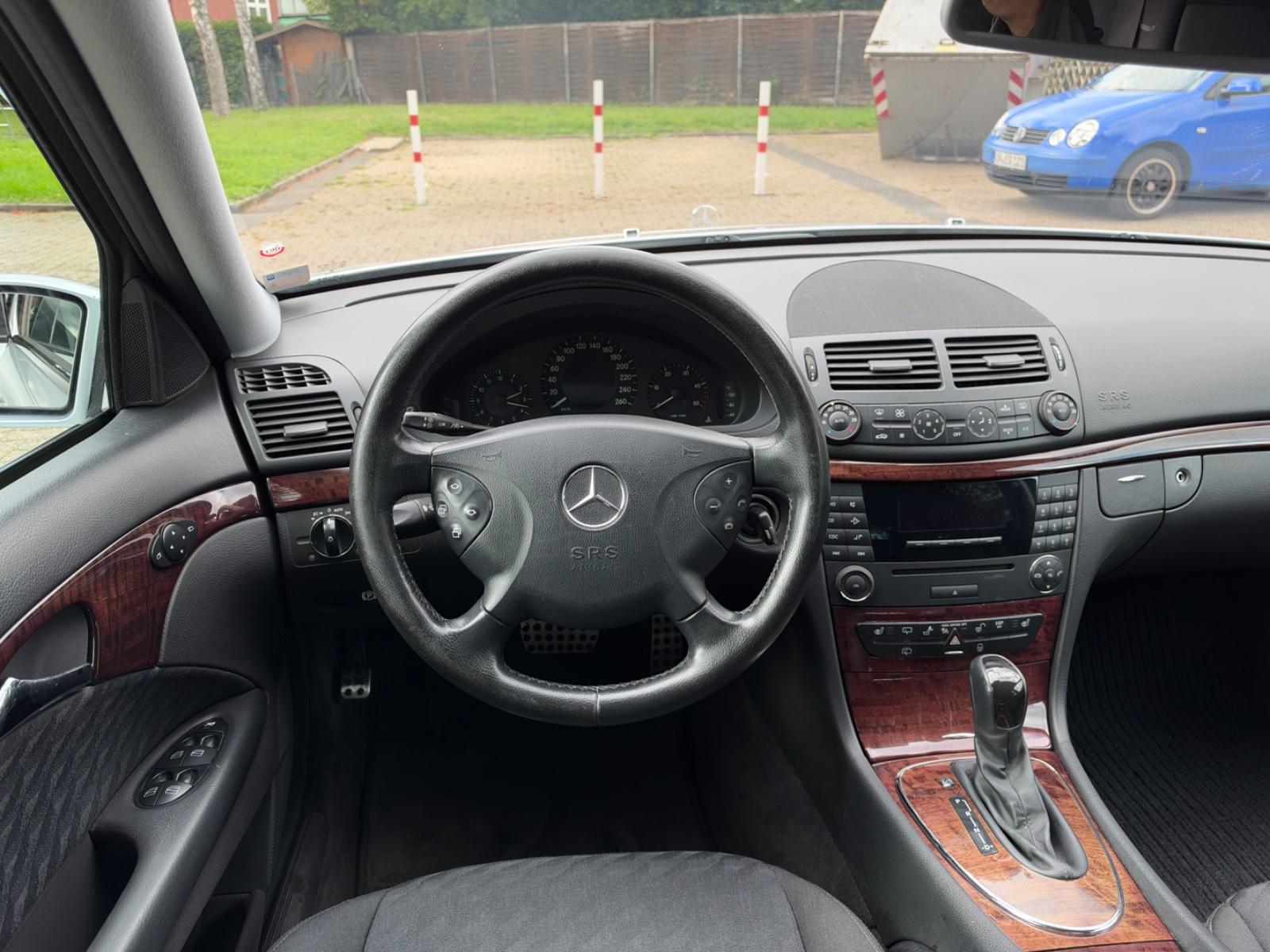Mercedes-Benz E220 2005 — photo 6