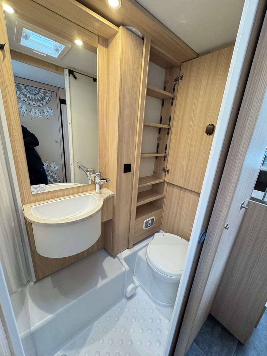 Fahrzeugabbildung Bürstner Lyseo TD A 700 FIAT 6 Schlafplätze SAT KAMERA