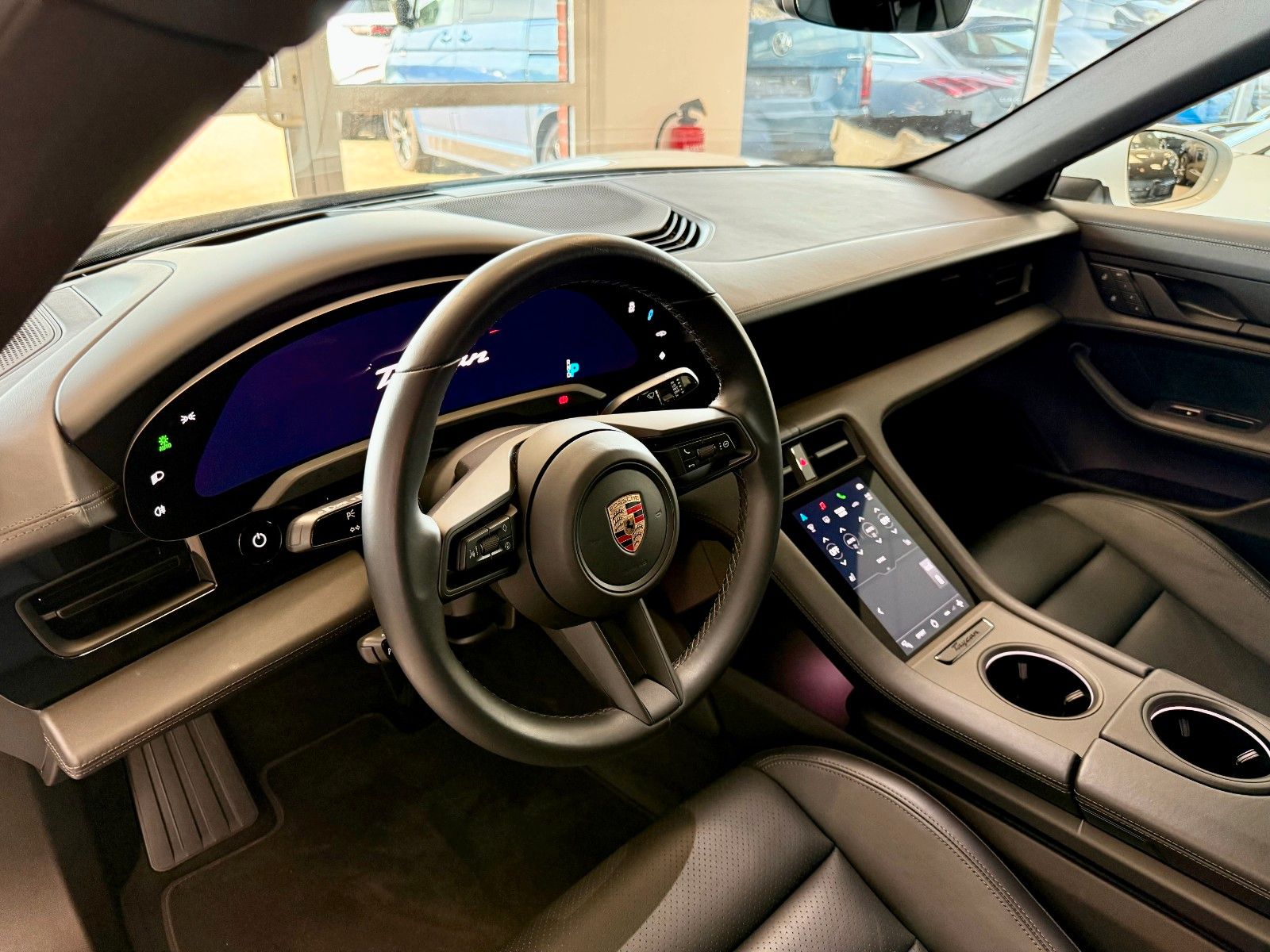 Fahrzeugabbildung Porsche Taycan Performance/Luftfederung/Panorama/HeadUP