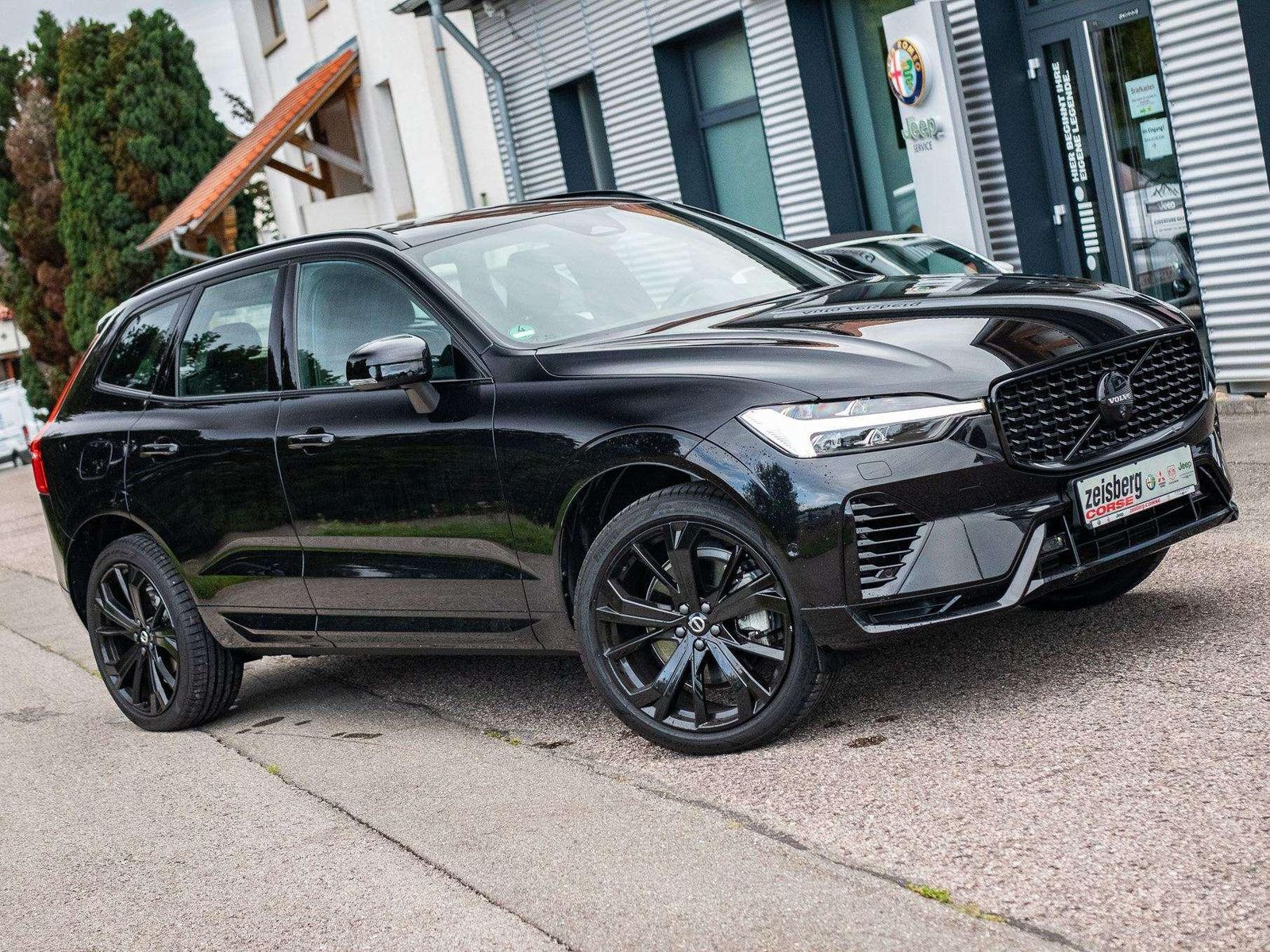 Fahrzeugabbildung Volvo XC60 Plus Black Edition Recharge Plug-In Hybrid