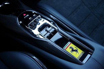 Ferrari 296 GTB*DaytonaRacingSeat,Lift,JBL,Carbon,Kamera
