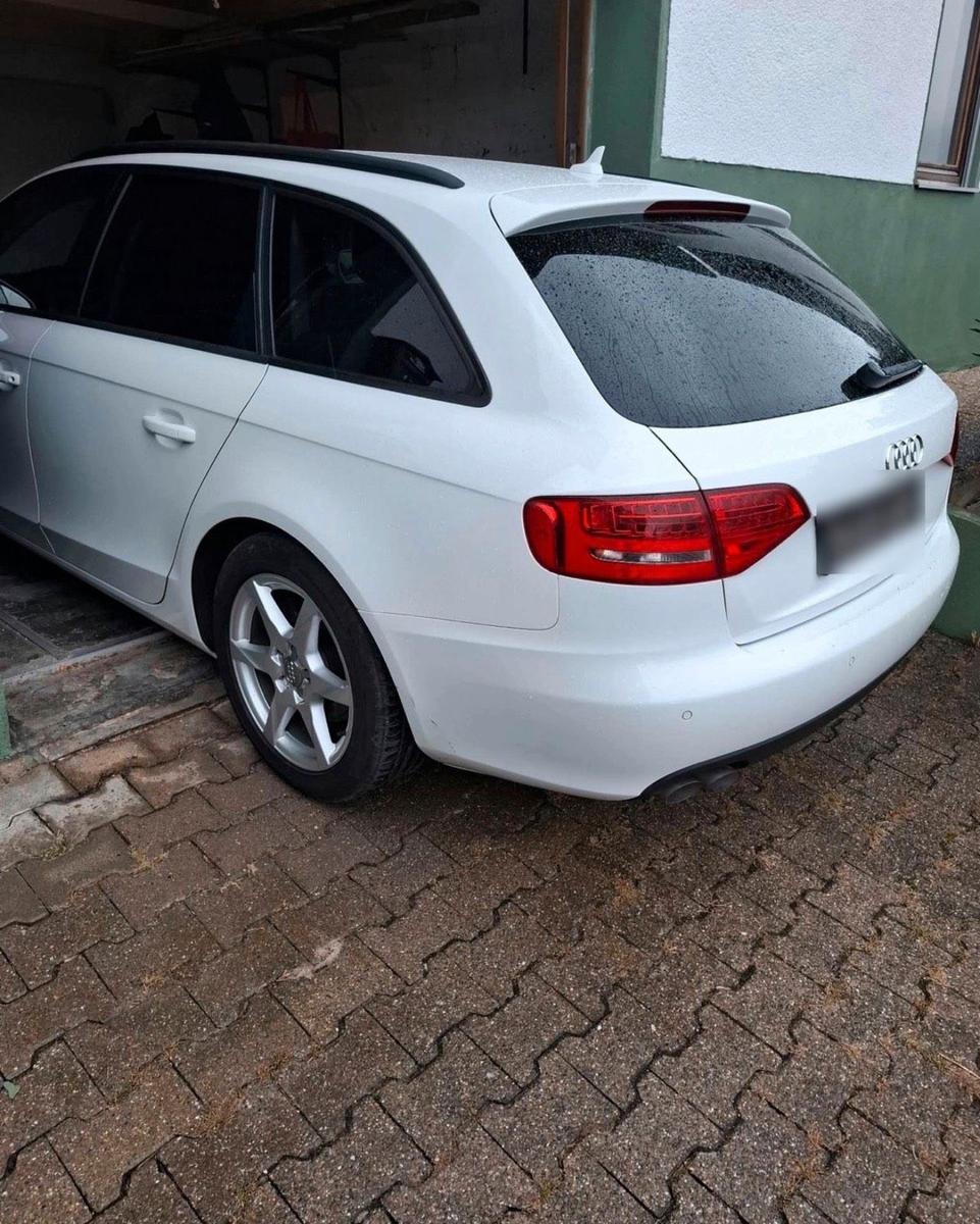 Audi A4 2010 — photo 5