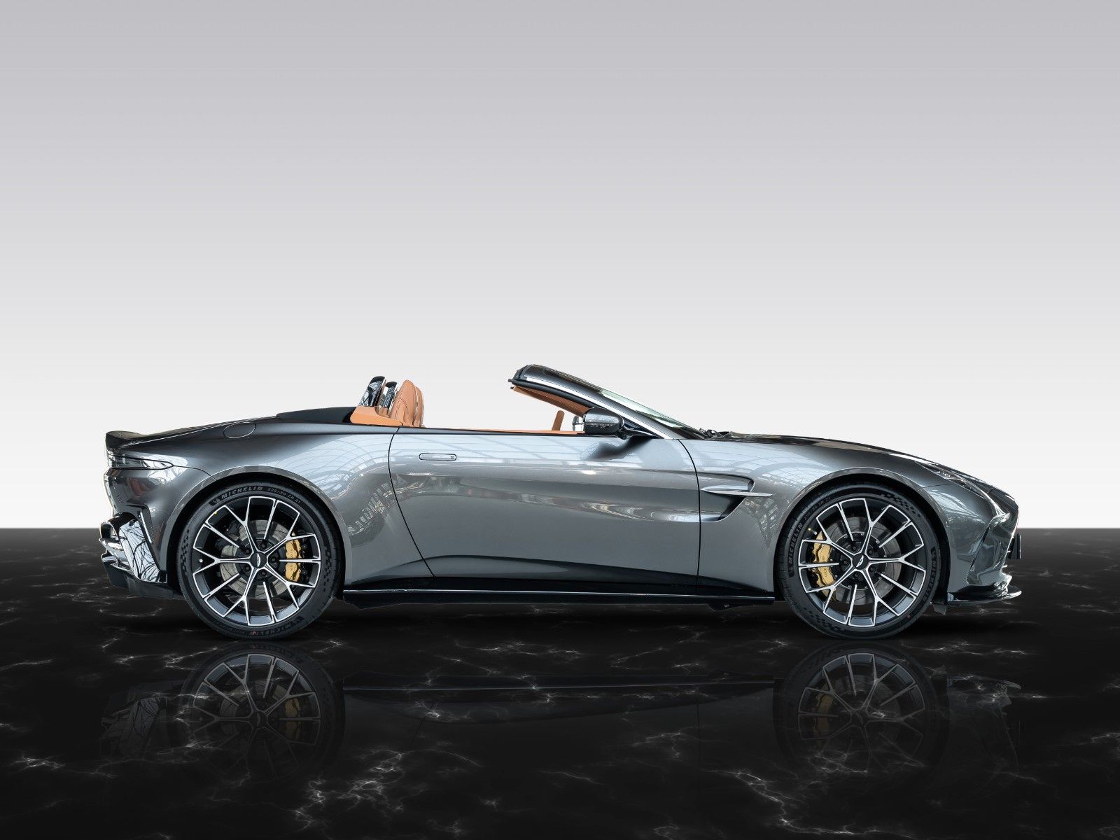 Aston Martin Vantage Roadster | Gloss Black Pack | MY26 imagem 2