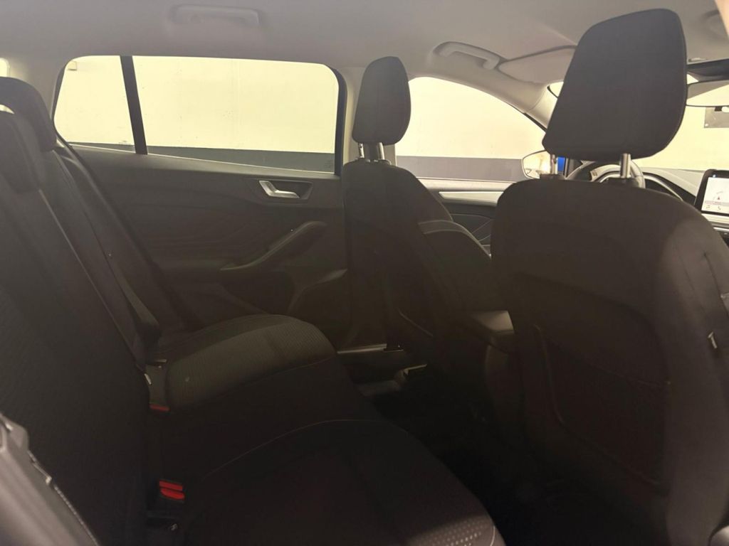 FORD Ford Focus NAVI DAB USB ISOFIX LENK+SITZHZG FORD Ford Focus NAVI DAB USB ISOFIX LENK+SITZHZG