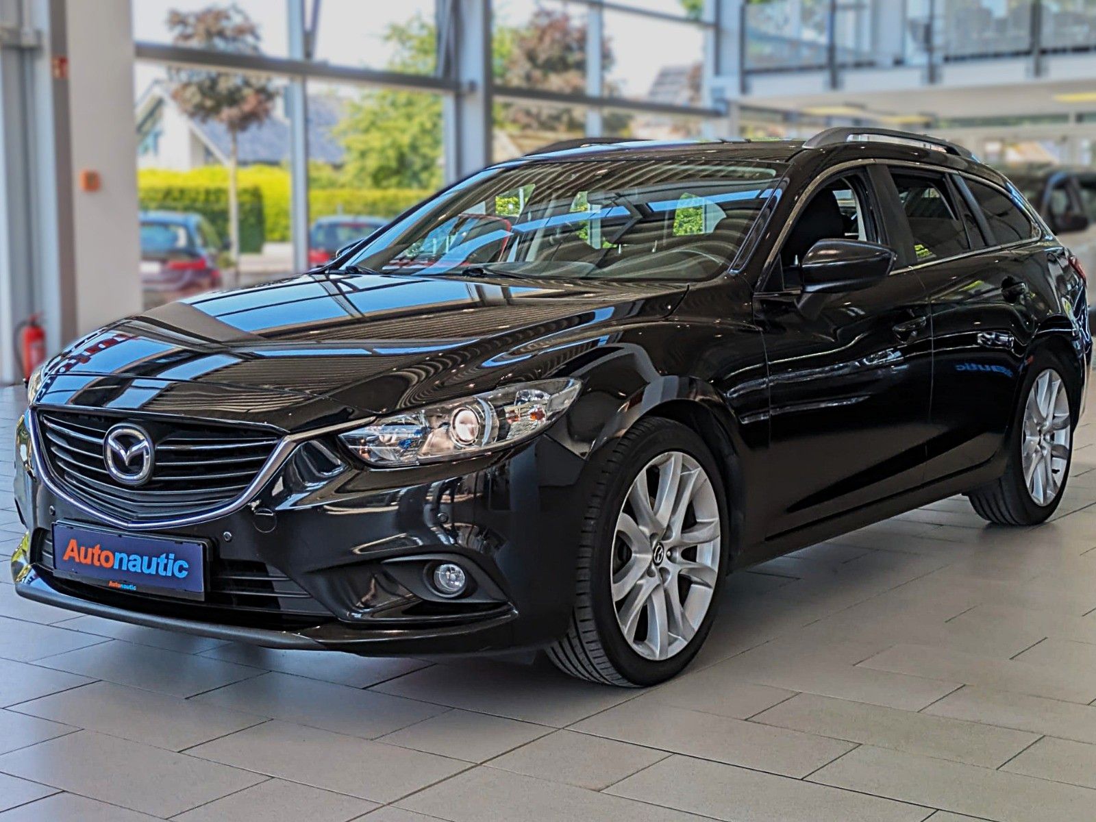 Fahrzeugabbildung Mazda 6 Kombi Center-Line KLIMAAUT SITZHEIZG NAVI 19''