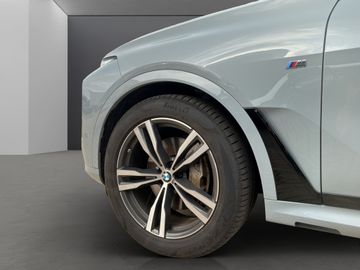 BMW X7 - 7