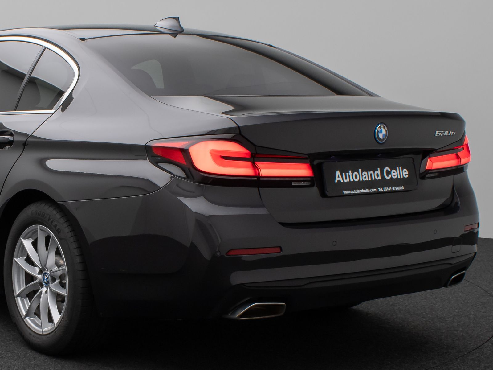 Fahrzeugabbildung BMW 530e HUD DAB HiFi CockPitPro PDC Komfort Alarm