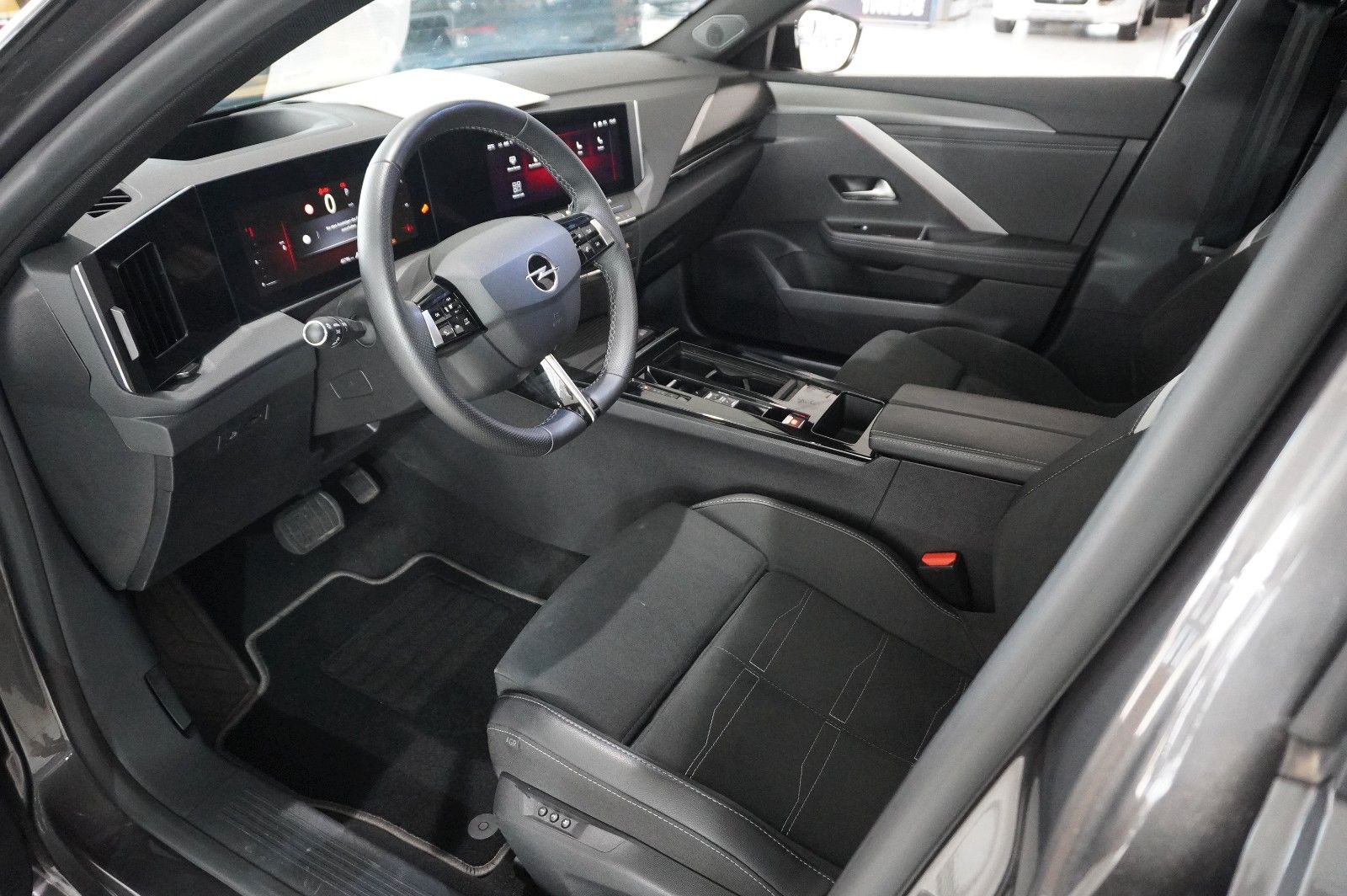 Fahrzeugabbildung Opel Astra L ST 1.2T GS SPORT NAVI/LED/360°/PANO./HUD