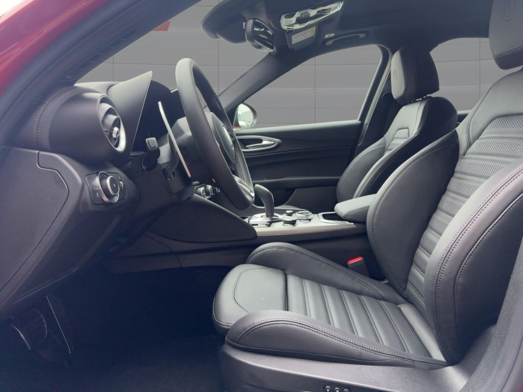 Fahrzeugabbildung Alfa Romeo Giulia Veloce Q4, Leder, Schiebedach, PDC, Rückf