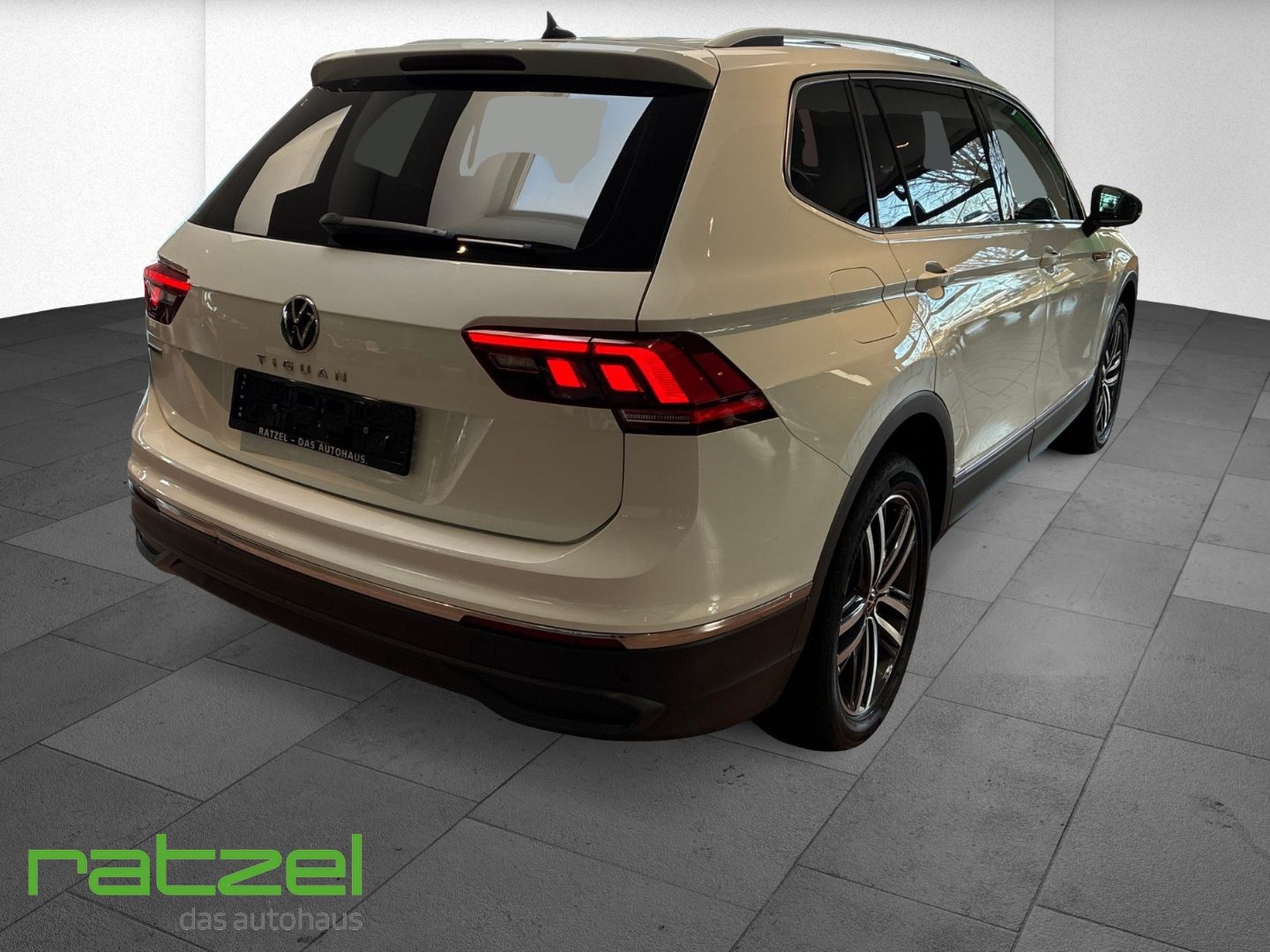 Fahrzeugabbildung Volkswagen Tiguan Allspace 2.0 TDI DSG Life AHK+LED+ACC Dig