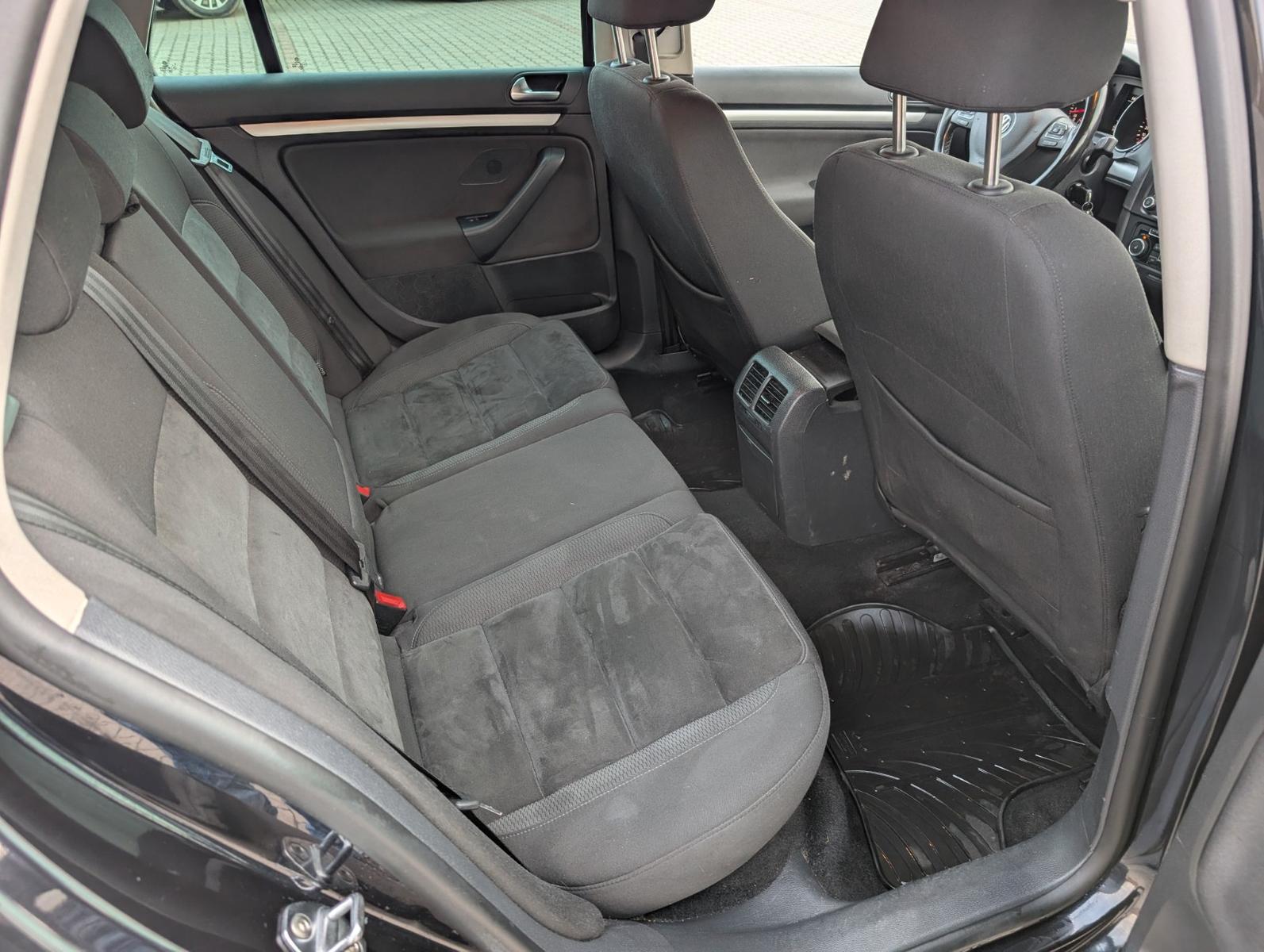 Volkswagen Golf 2011 — photo 16