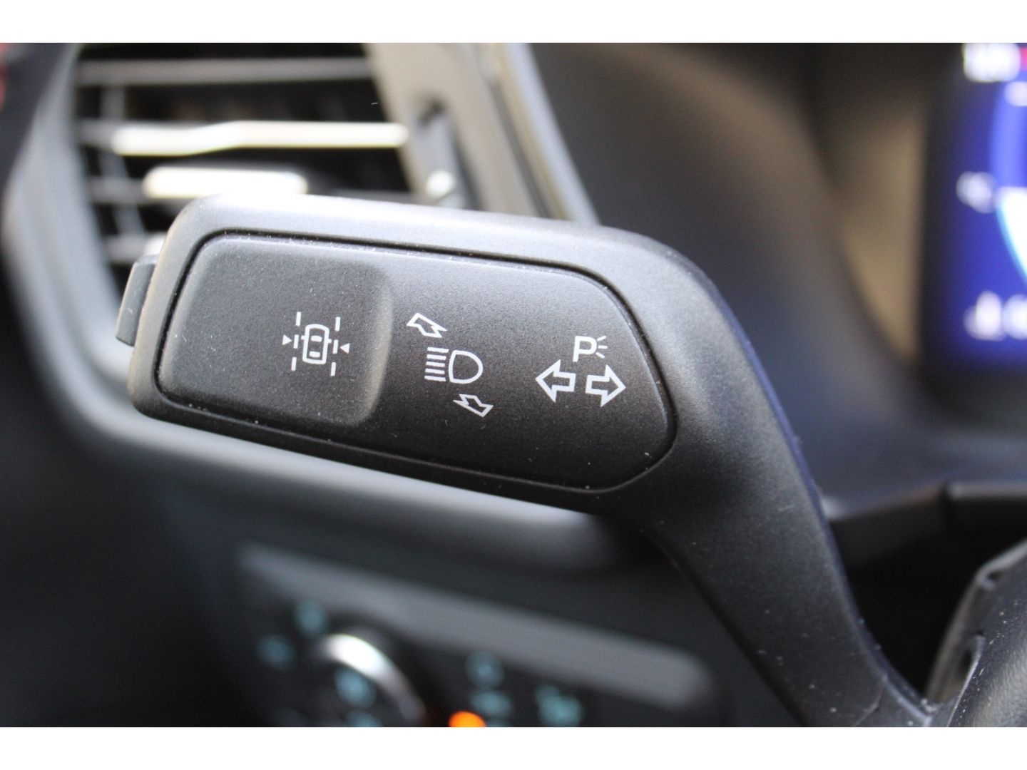 FORD Kuga ST-Line X LED AHK Navi GJR RFK el. Heckkla - Image 17