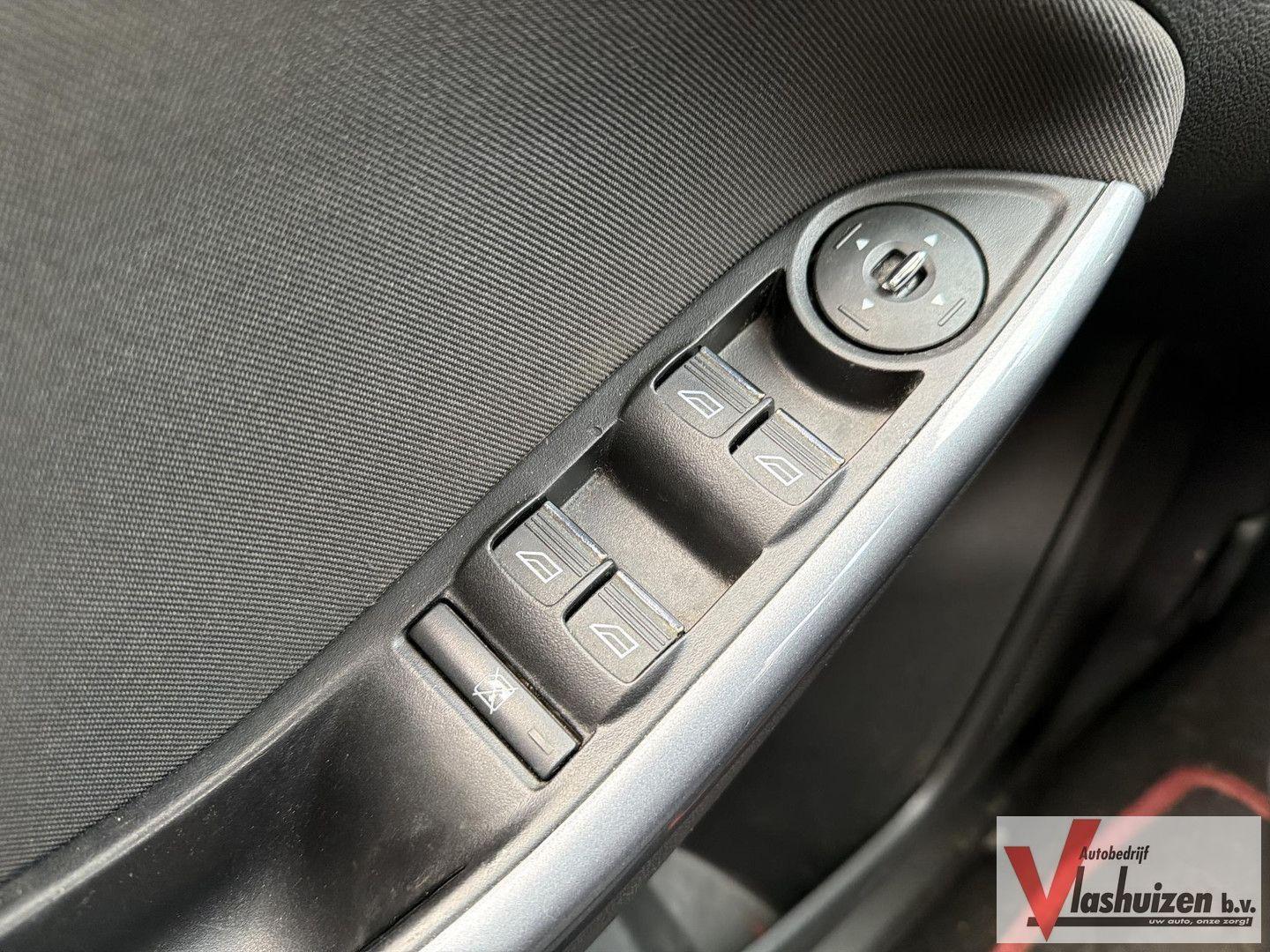 Ford Focus 2012 — photo 20