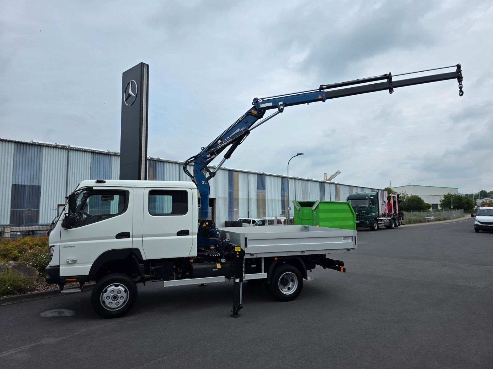 Fahrzeugabbildung Mitsubishi Fuso Canter 6C18D DoKa 4x4 Kran Atlas 65.2 - A2