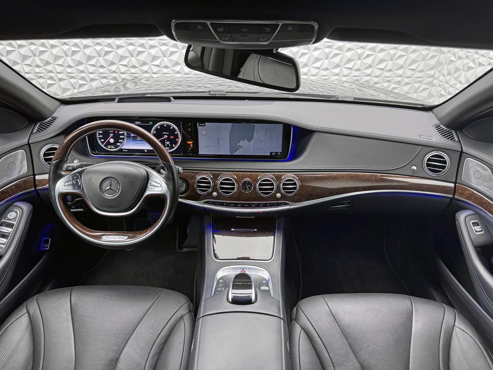 Fahrzeugabbildung Mercedes-Benz L 4MATIC/CHAUFFEUR/3xTV/BURM/PANO/DISTRO/HUD/360