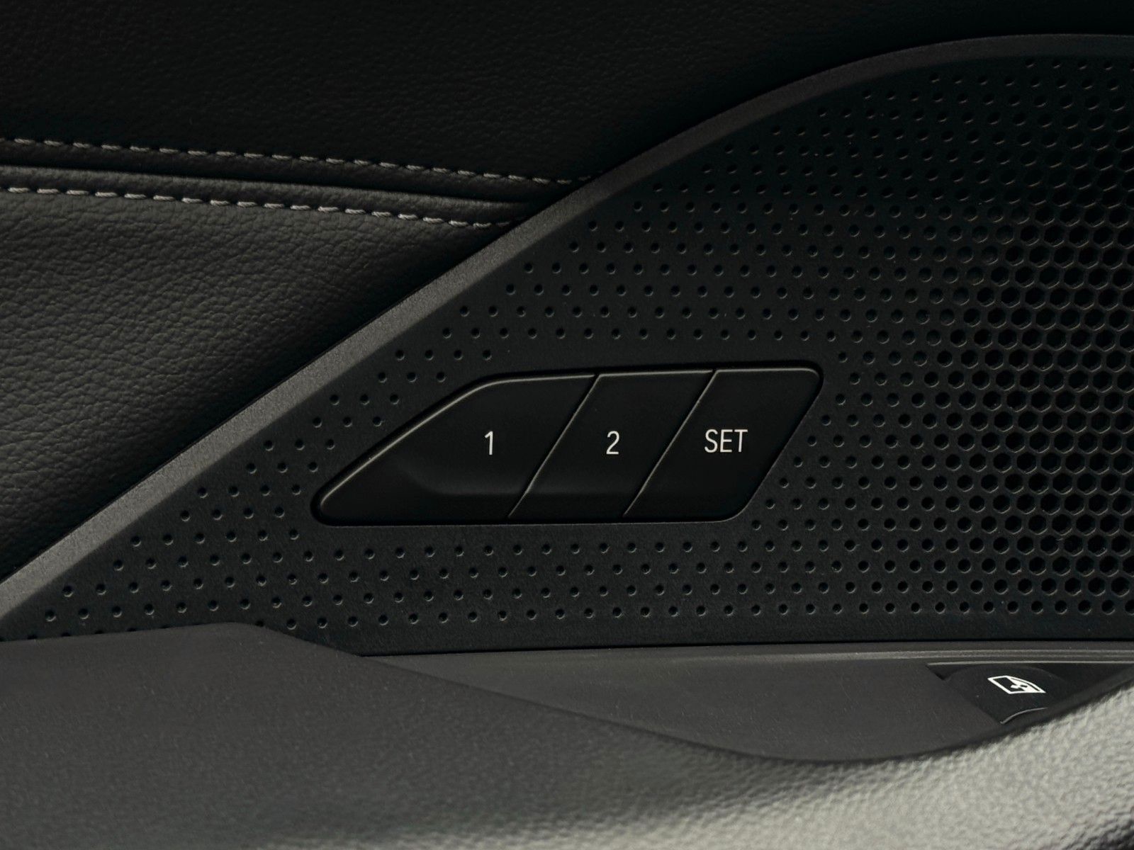 Fahrzeugabbildung BMW 420i G22 Coupé M Sport Leder Memory Kamera ACC