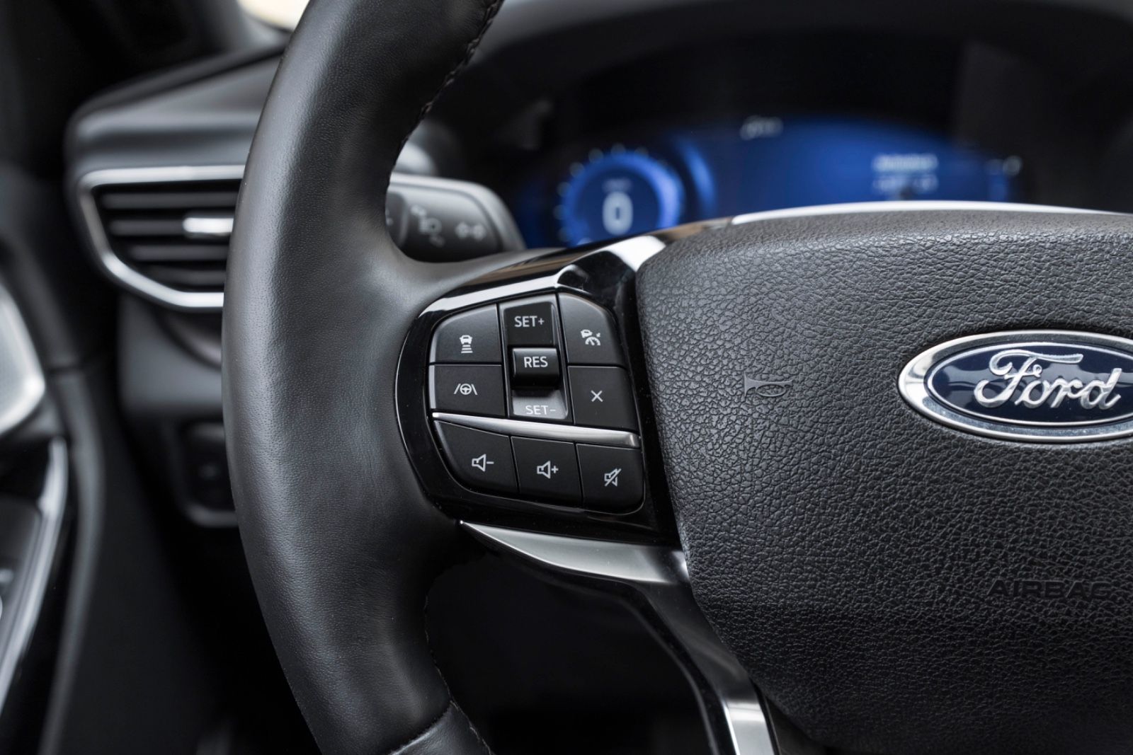 Fahrzeugabbildung Ford Explorer 3.0L Platinum PANO 360° B&O ACC AHK LED