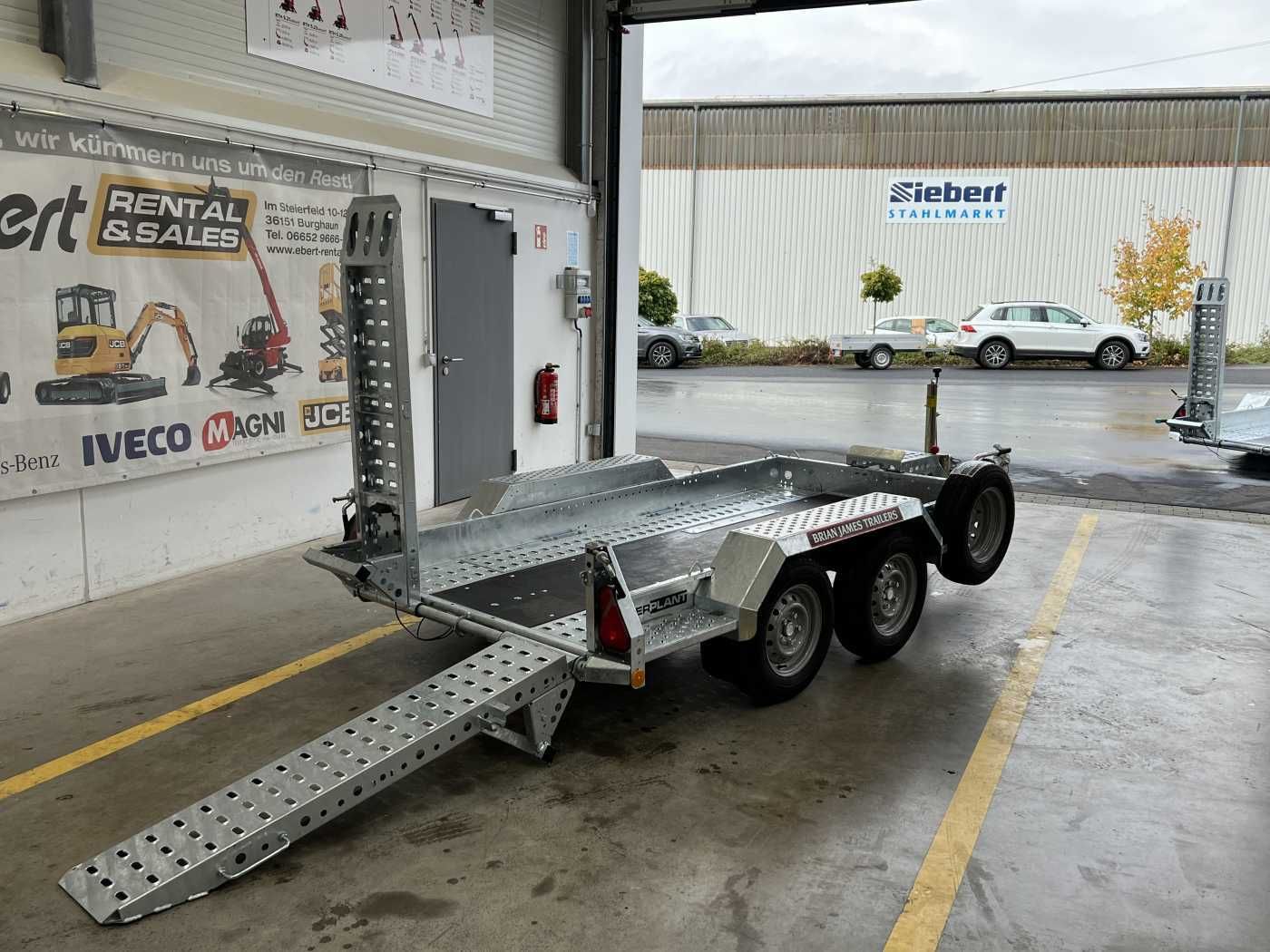 Fahrzeugabbildung Brian James Cargo Digger Plant 2 / Länge: 2.800mm / 2.700kg