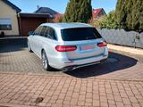 Mercedes-Benz E 400 4MATIC T AMG Line Autom. AMG Line - Mercedes-Benz E 400: Von Privat