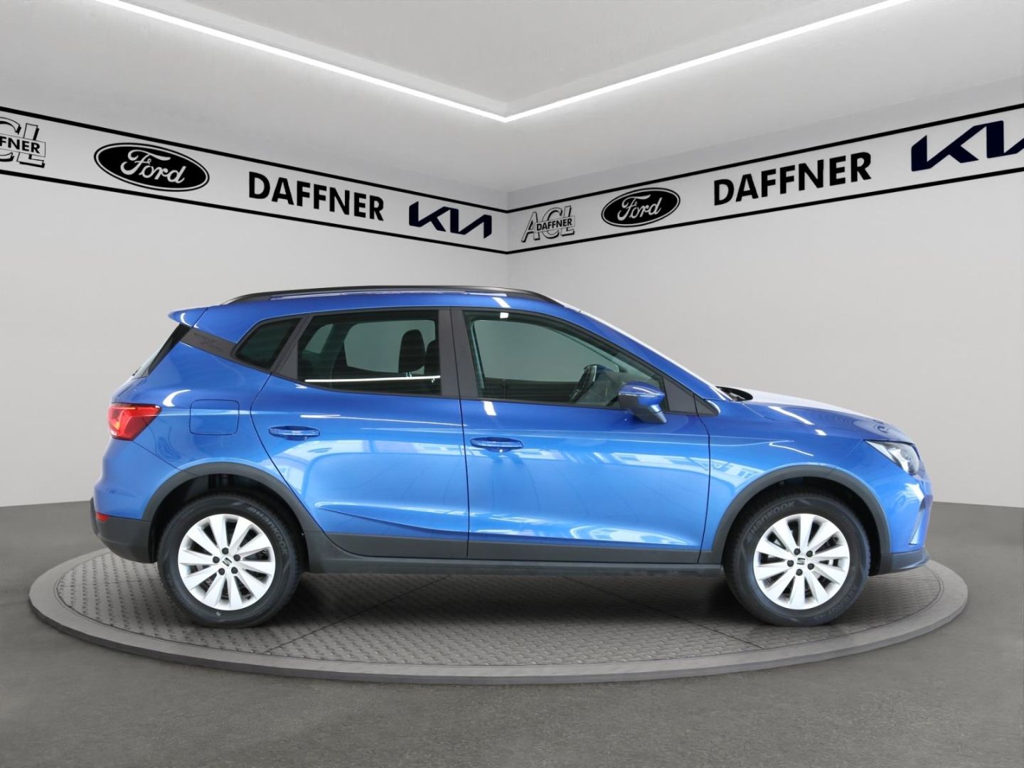 Fahrzeugabbildung SEAT Arona Road Edition Navi Tempomat SHZ PDC LED
