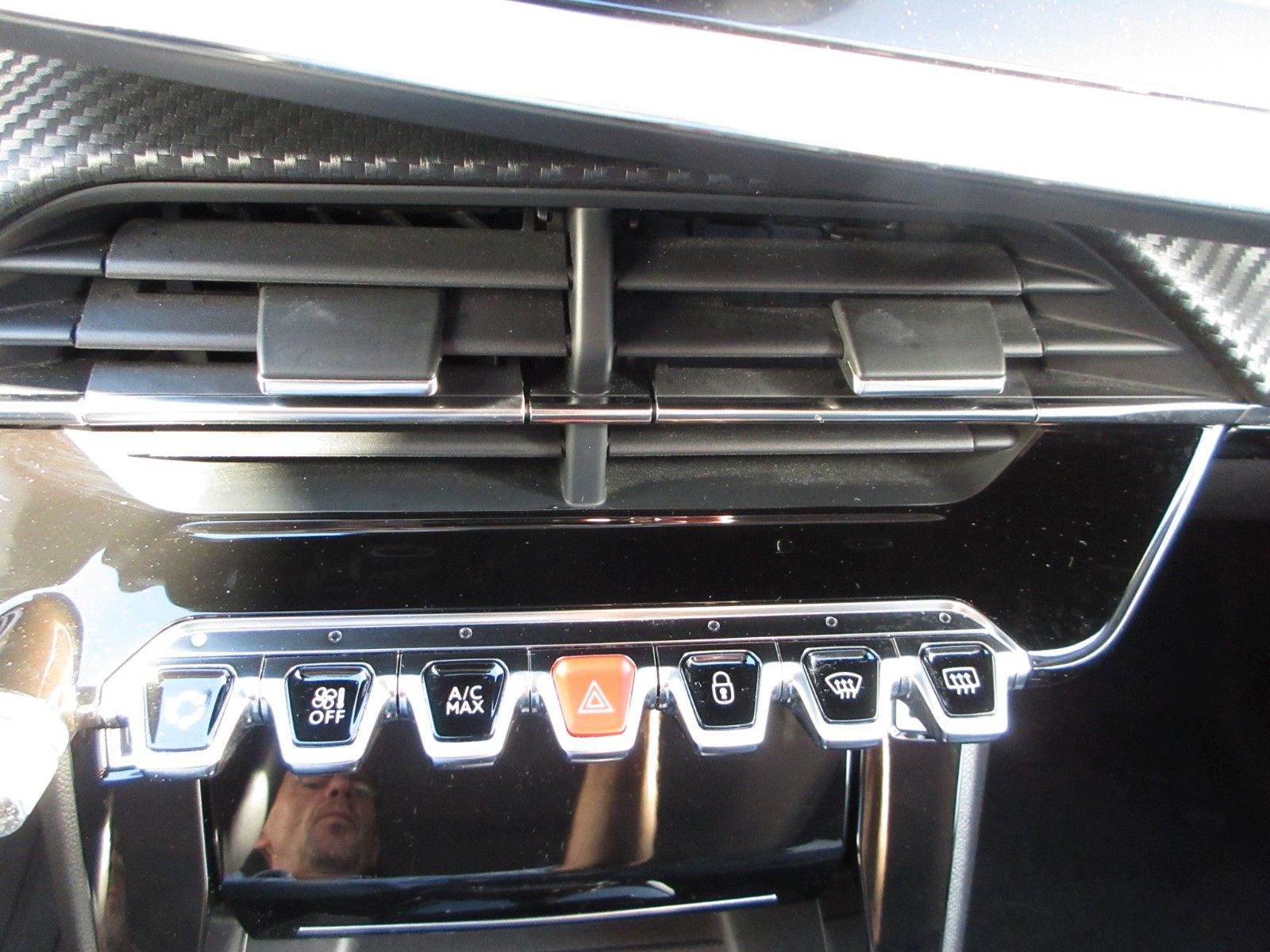 Fahrzeugabbildung Peugeot 2008 Allure 1.2T LED/NAVI/PDC/R´CAM/ALU