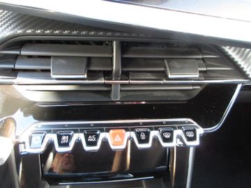 Peugeot 2008 - 12