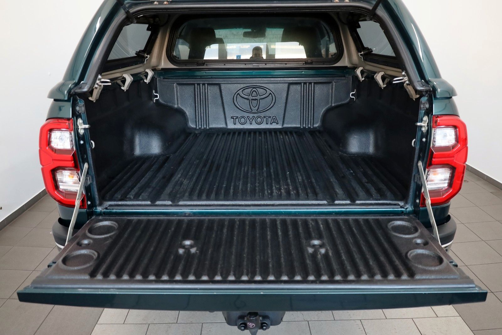 Fahrzeugabbildung Toyota Hilux 2.8 Executive, Navi, Hardtop,ACC,LED, AHK