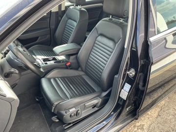 Fahrzeugabbildung Volkswagen Passat Lim. Comfortline, Aut., Navi, Vollleder