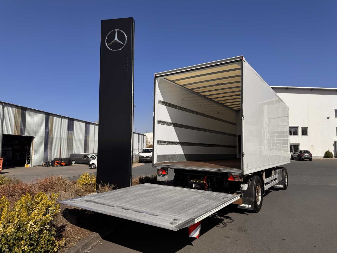 Fahrzeugabbildung Andere Junge AASK18P037 LBW Bär (2.000kg)