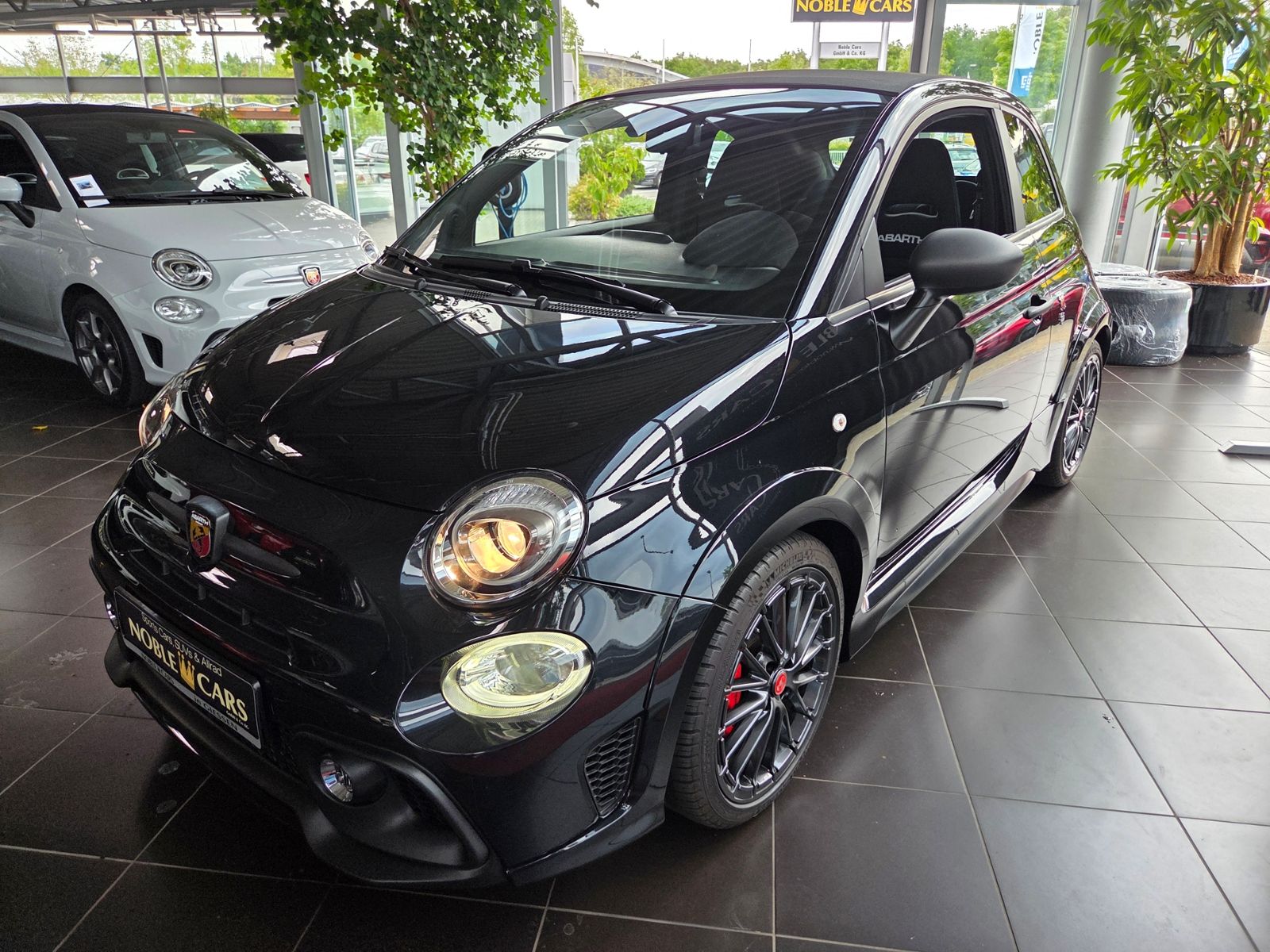Fahrzeugabbildung Abarth 595C Competizione NAVI CarPlay