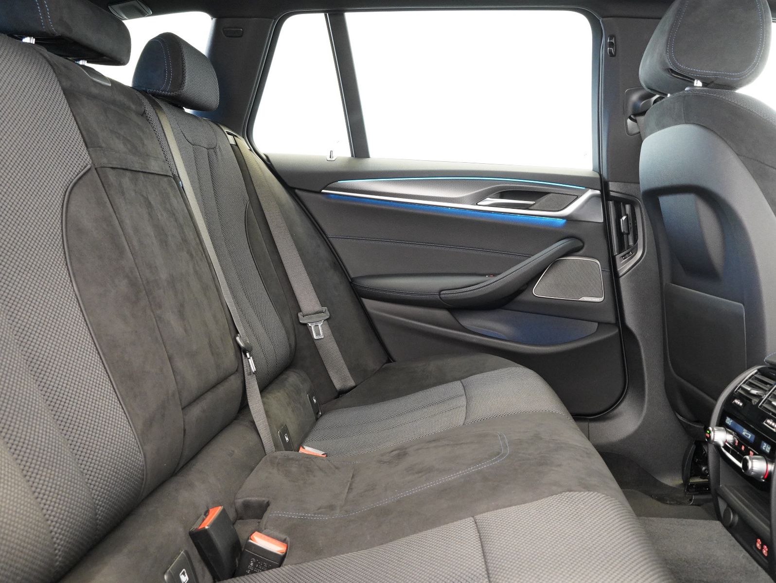 Fahrzeugabbildung BMW 530 e xDrive Touring M Sport SHADOW/HEADUP/AHK