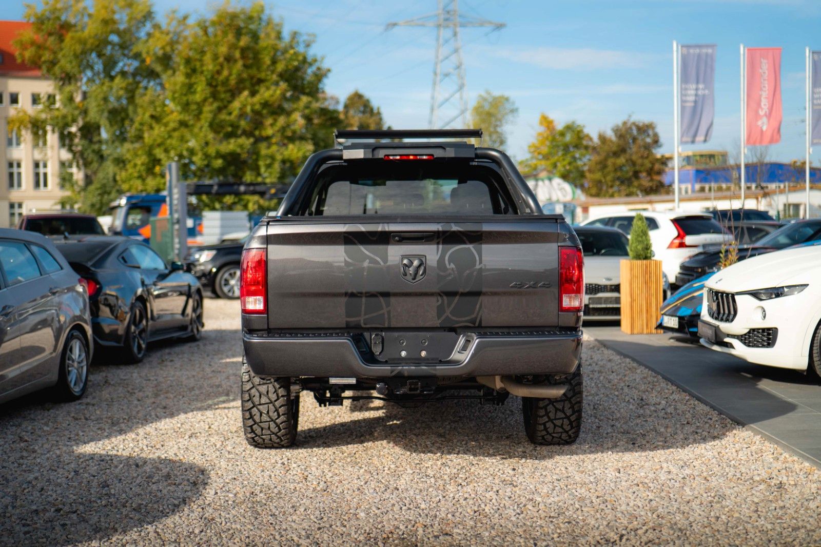 Fahrzeugabbildung Dodge RAM 5.7 V8 HEMI 4x4 OFFROAD Night-Paket *LED*19%