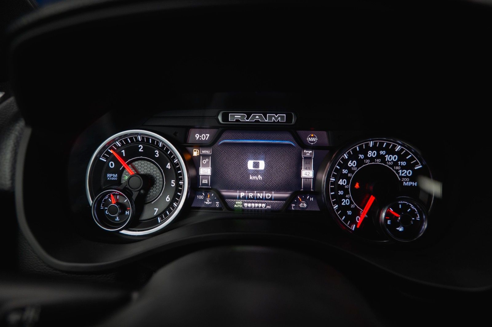Fahrzeugabbildung Dodge RAM 5.7 V8 HEMI 4x4 Night LARAMIE LONGBED 19%